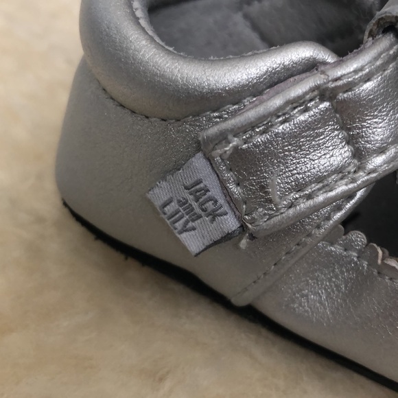Jack and Lily My Mocs Silver T-Strap Soft Flexible Soles  size 0-6 months - Picture 7 of 8